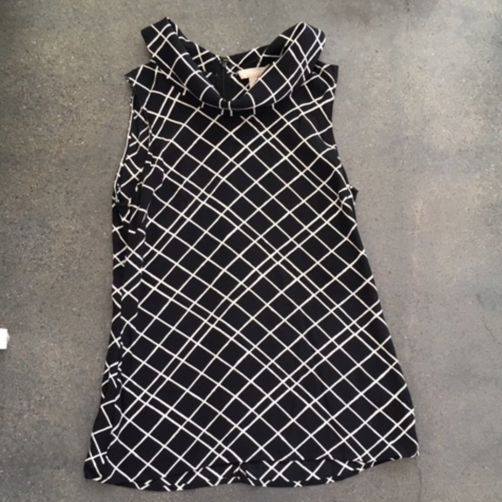Banana Republic black and white sleeveless blouse